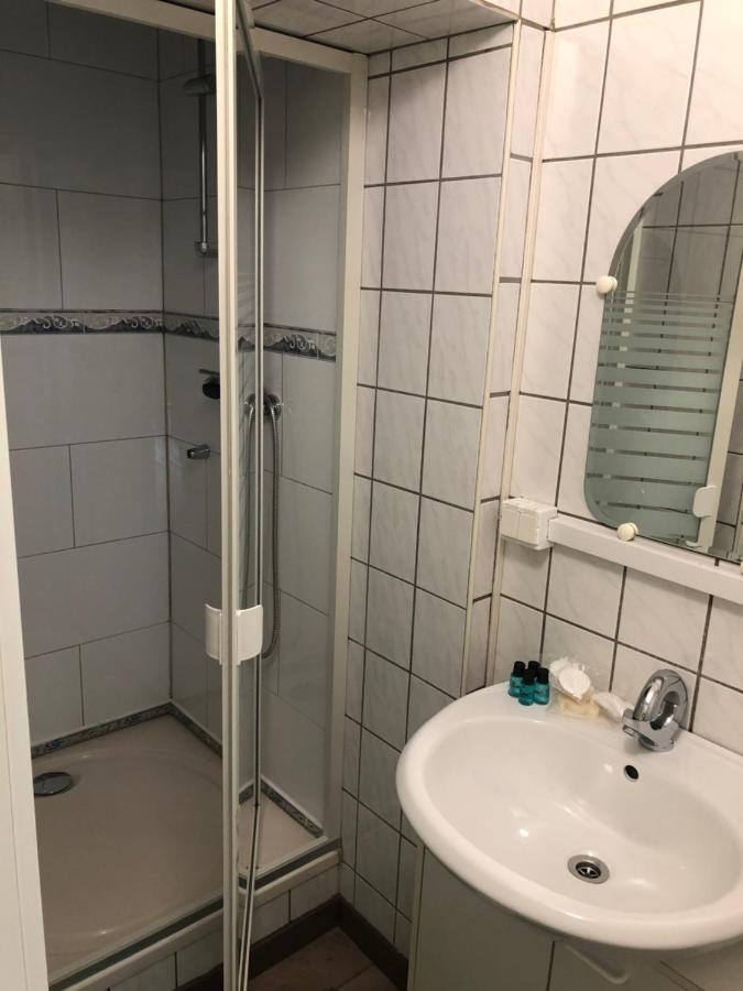 Gaestezimmer Siminciuc Hotel อาเคิน ภายนอก รูปภาพ