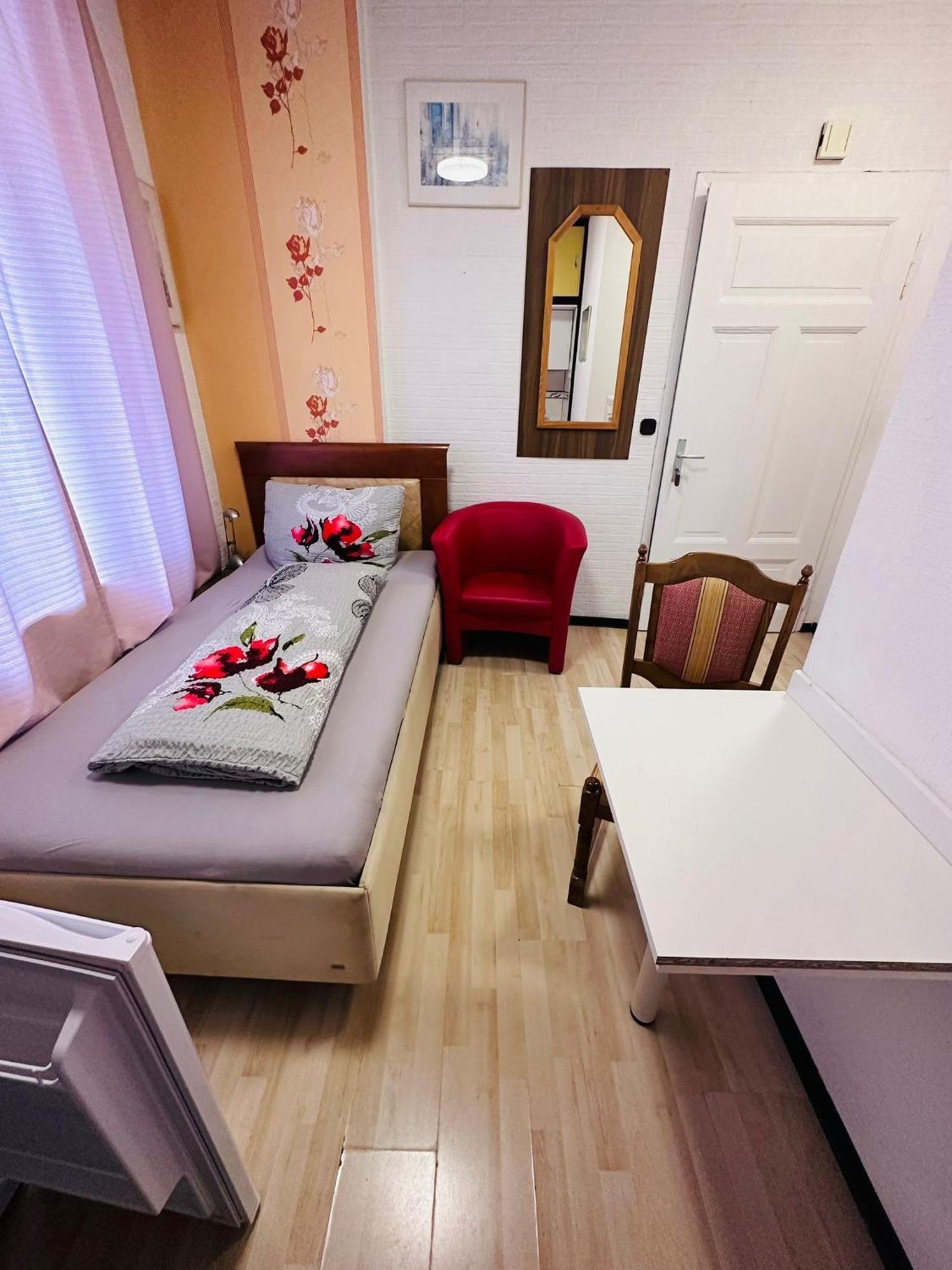 Gaestezimmer Siminciuc Hotel อาเคิน ภายนอก รูปภาพ