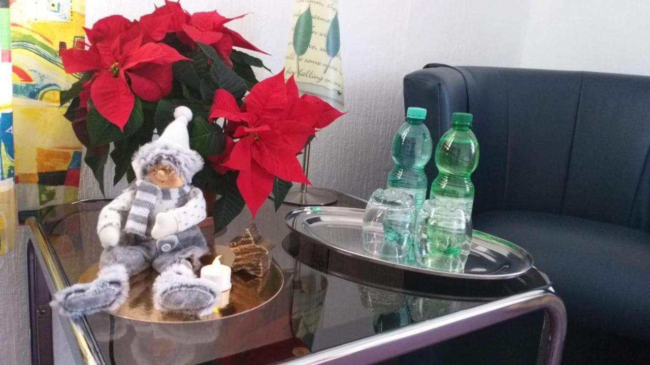 Gaestezimmer Siminciuc Hotel อาเคิน ภายนอก รูปภาพ